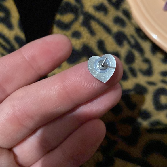 🌟5/$15 Girl’s🎁Bundle: Butterfly Necklace (Wht)Hello Kitty Nails&Heart Earrings - Picture 3 of 7